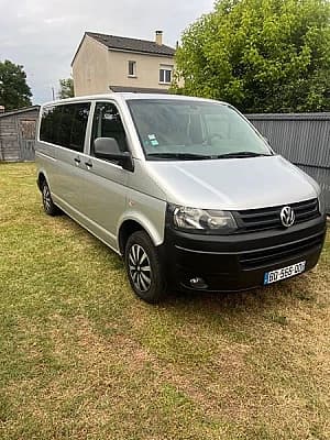 Volkswagen T5 Bonjour, je mets en vente mon T5 de 2010 avec sa motorisati
