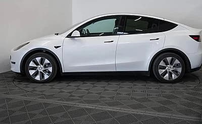 Tesla Model Y Tesla Model Y RWD