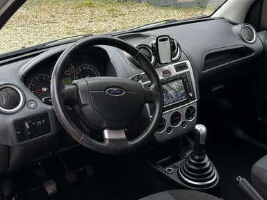 Ford Fiesta 1.3i Ambiente AIRCO/BLUETOOTH/GPS/GARANTIE 12 MOIS
