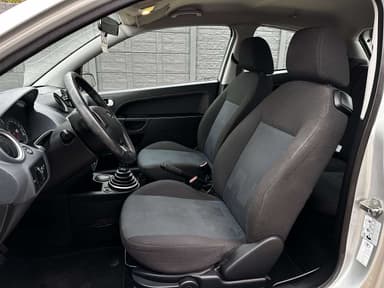 Ford Fiesta 1.3i Ambiente AIRCO/BLUETOOTH/GPS/GARANTIE 12 MOIS