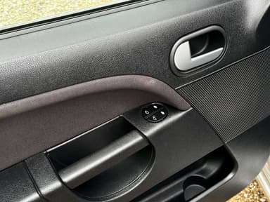 Ford Fiesta 1.3i Ambiente AIRCO/BLUETOOTH/GPS/GARANTIE 12 MOIS