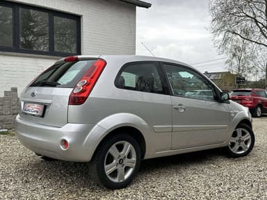 Ford Fiesta 1.3i Ambiente AIRCO/BLUETOOTH/GPS/GARANTIE 12 MOIS
