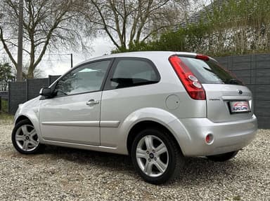 Ford Fiesta 1.3i Ambiente AIRCO/BLUETOOTH/GPS/GARANTIE 12 MOIS