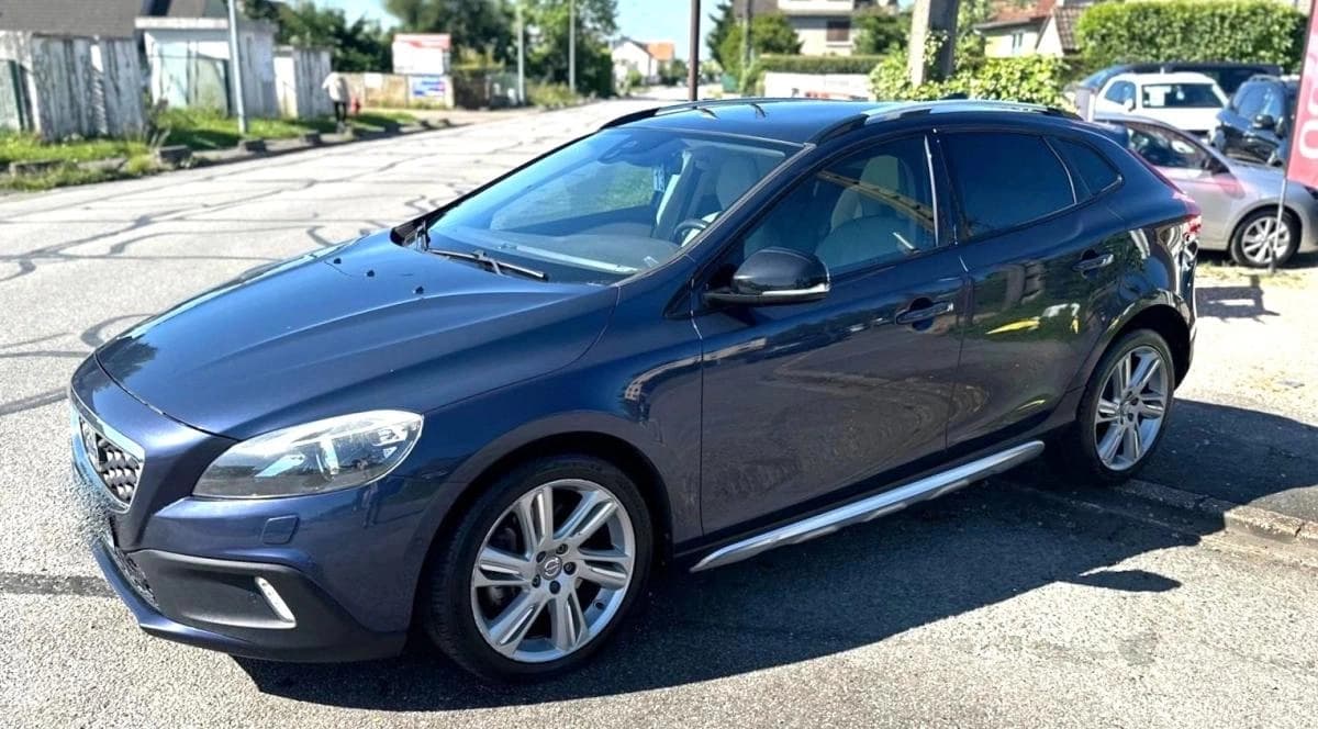 Volvo V40 CROSS COUNTRY LUXE 2.0 D4 190 GEARTRONIC 8 BVA ENTRETIEN A JOUR
