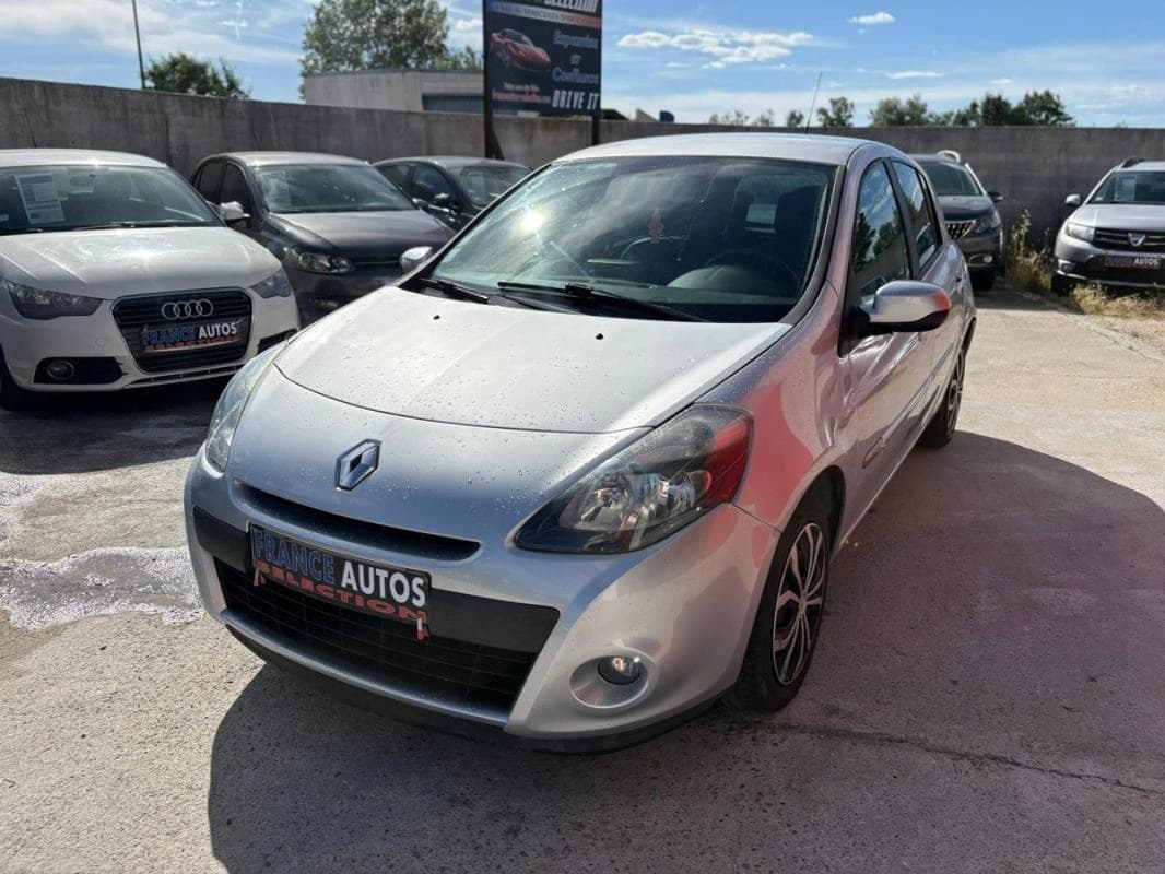 Renault Clio III TOMTOM 1.5 DCI 90 CH DE 2012 - ENTIÈREMENT RÉVISÉE ET GARANTIE 12 MOIS EUROPE
