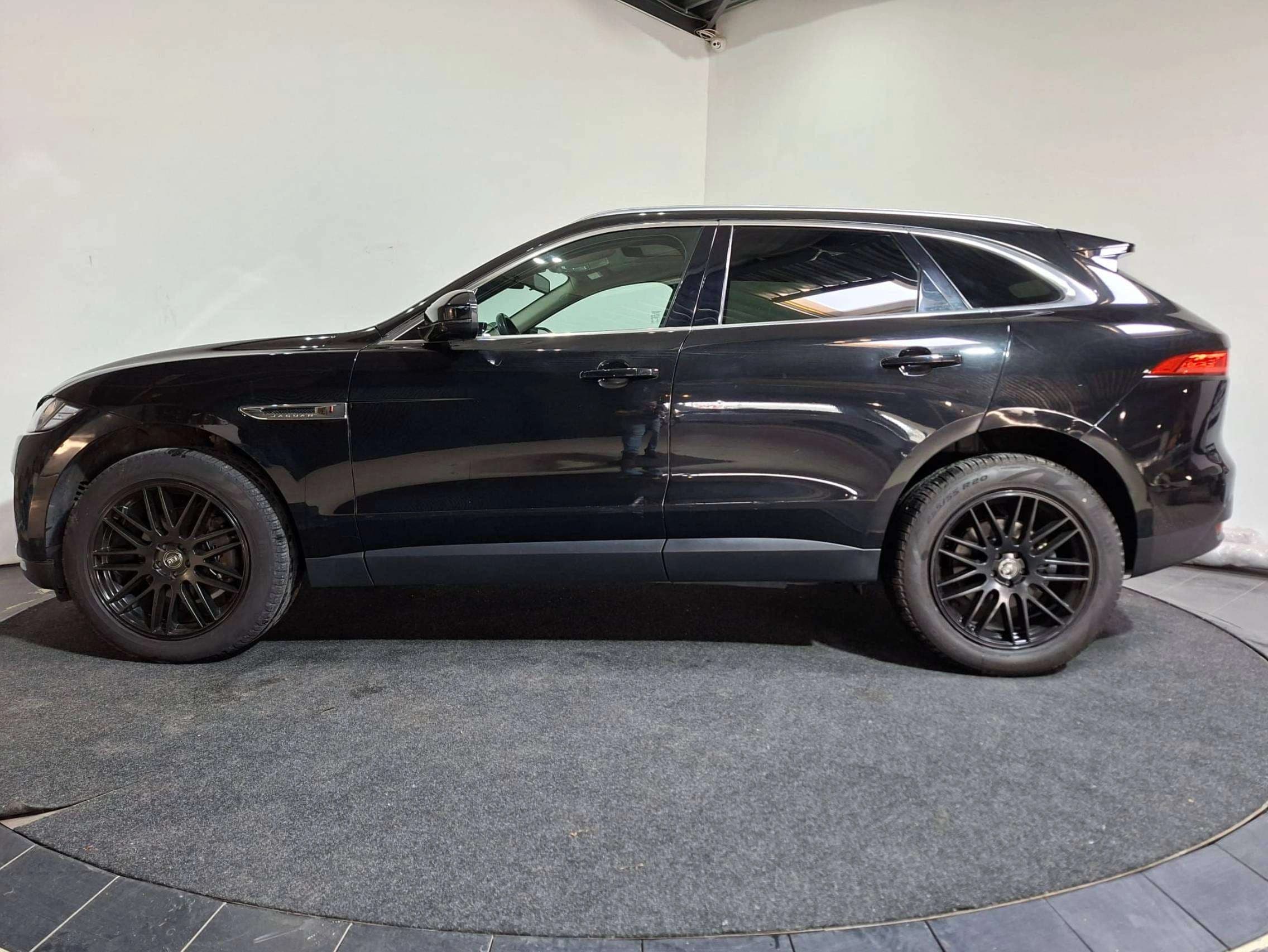 Jaguar F-Pace PANO DAK I AUTOMAAT I ZETEL VERWARMING I STARTSTOP