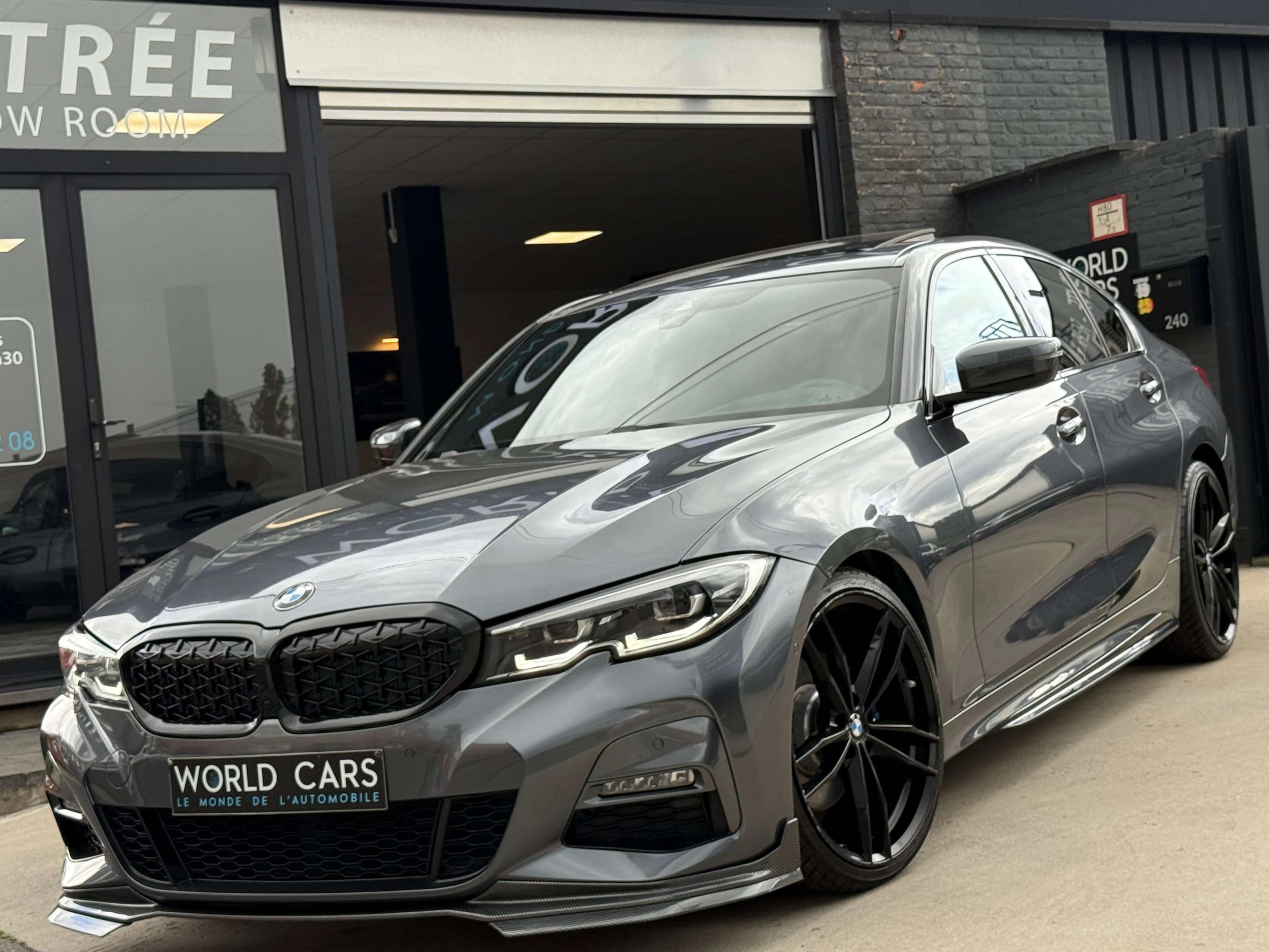 BMW 330 iXA PACK M - TOIT OUV. - HEAD-UP - DISTRONIC - CAMERA - NAVIGATION - LINE ASSIST - ANGLES MORT - FULL OPTION